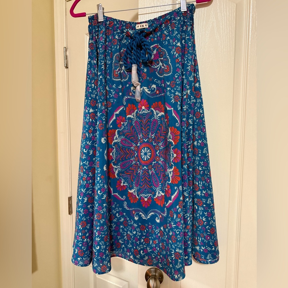 Figu Lucinda Floral Flare Blue Floral Skirt Size M-L